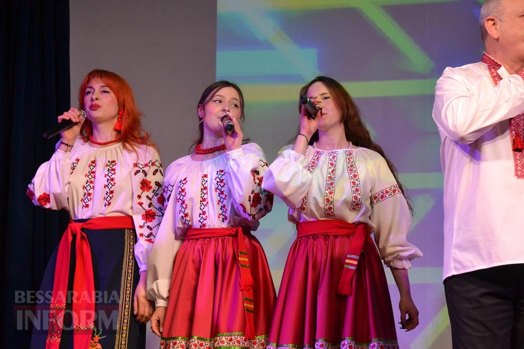 У Кілії видовищним концертом зустрічали свято весни і краси