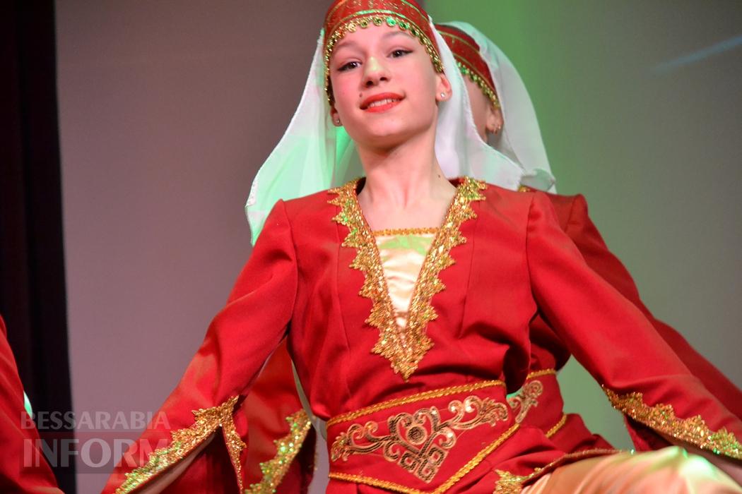 У Кілії видовищним концертом зустрічали свято весни і краси