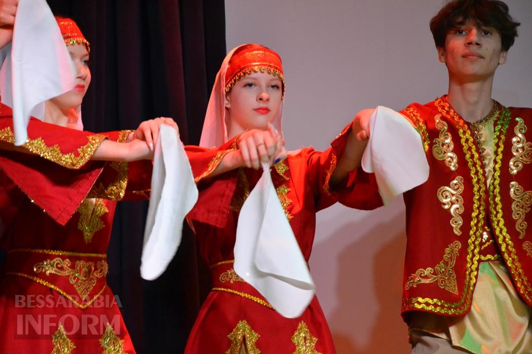 У Кілії видовищним концертом зустрічали свято весни і краси