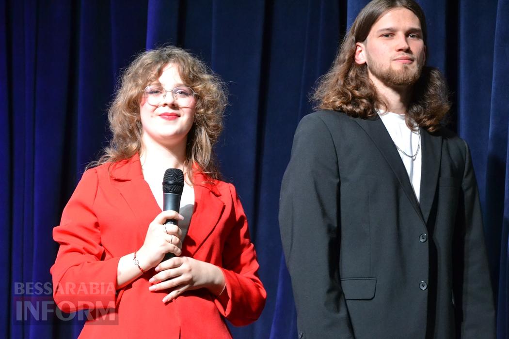 У Кілії видовищним концертом зустрічали свято весни і краси