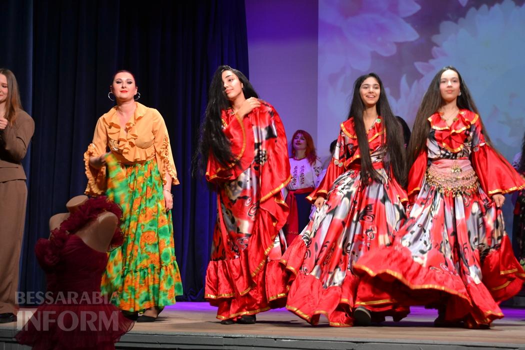 У Кілії видовищним концертом зустрічали свято весни і краси