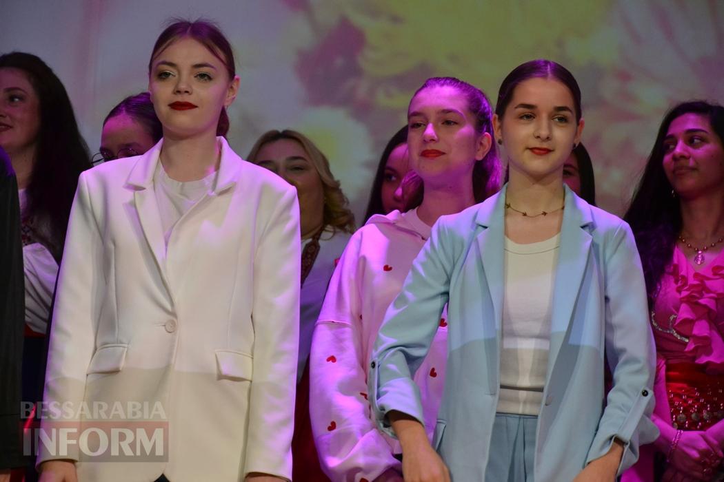 У Кілії видовищним концертом зустрічали свято весни і краси