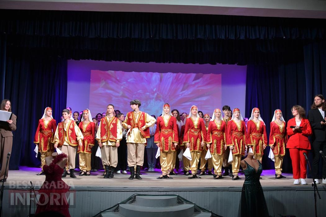 У Кілії видовищним концертом зустрічали свято весни і краси