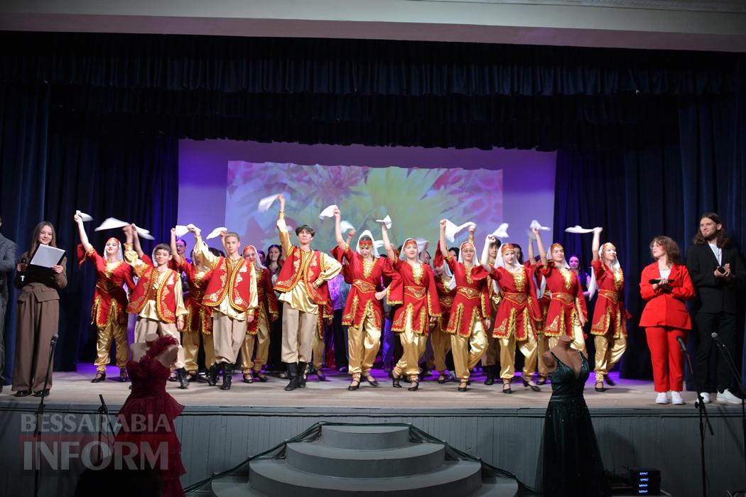 У Кілії видовищним концертом зустрічали свято весни і краси