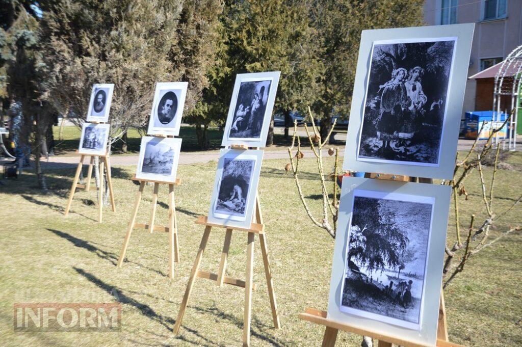 В Аккермані до дня народження Тараса Шевченка провели мистецький перформанс біля пам'ятника Кобзарю
