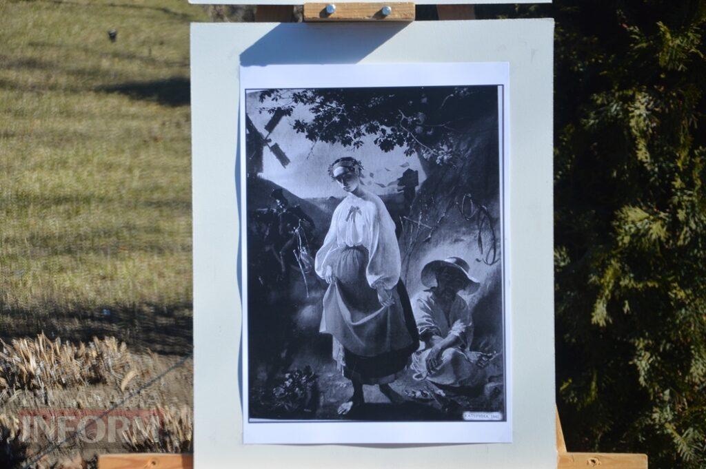 В Аккермані до дня народження Тараса Шевченка провели мистецький перформанс біля пам'ятника Кобзарю