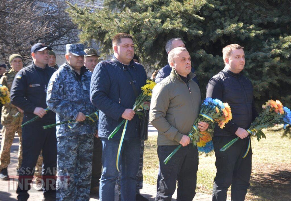 В Аккермані до дня народження Тараса Шевченка провели мистецький перформанс біля пам'ятника Кобзарю