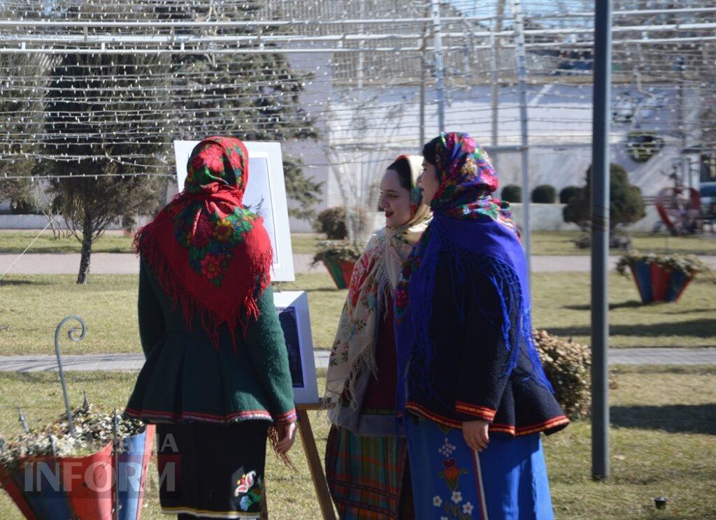 В Аккермані до дня народження Тараса Шевченка провели мистецький перформанс біля пам'ятника Кобзарю