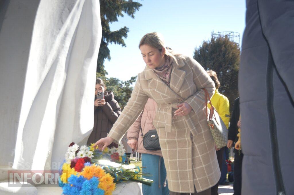 В Аккермані до дня народження Тараса Шевченка провели мистецький перформанс біля пам'ятника Кобзарю