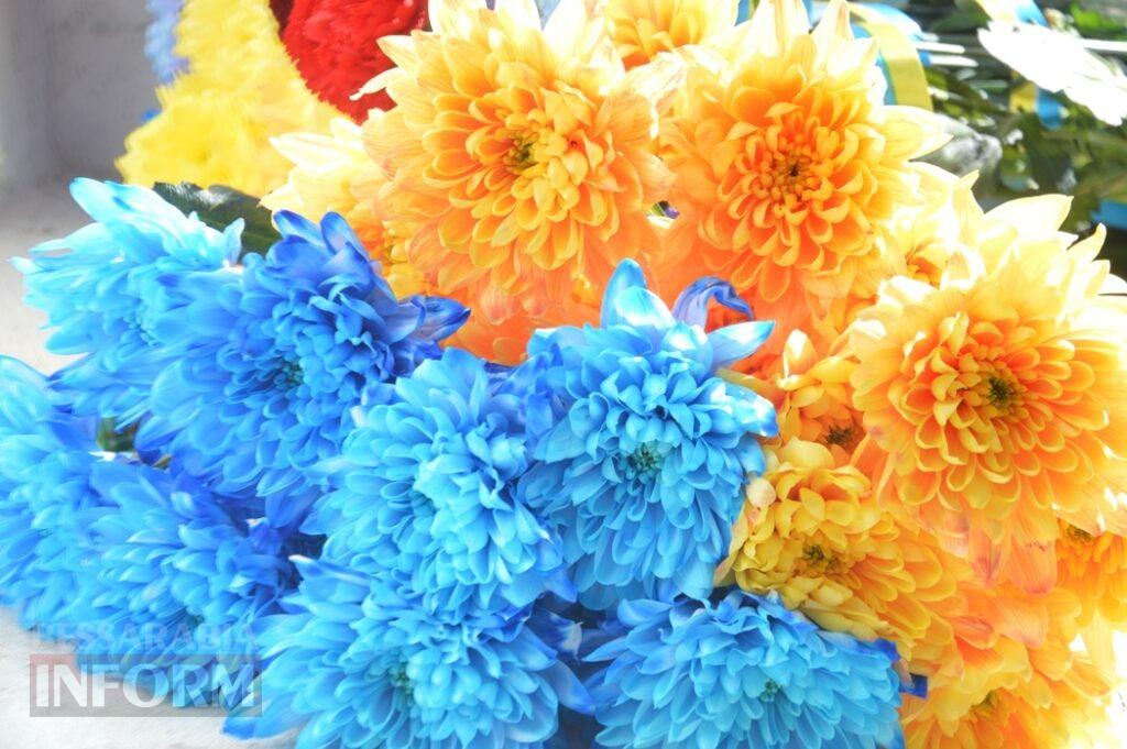 В Аккермані до дня народження Тараса Шевченка провели мистецький перформанс біля пам'ятника Кобзарю