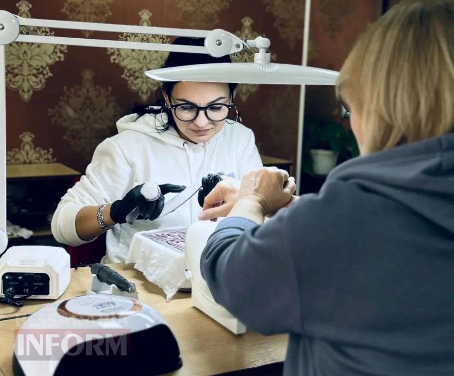 "Я щаслива, що виховувалася в інтернаті": б'юті-майстриня з Кілії Вероніка Табахар, попри зламану долю, збудувала життя з дитячих мрій