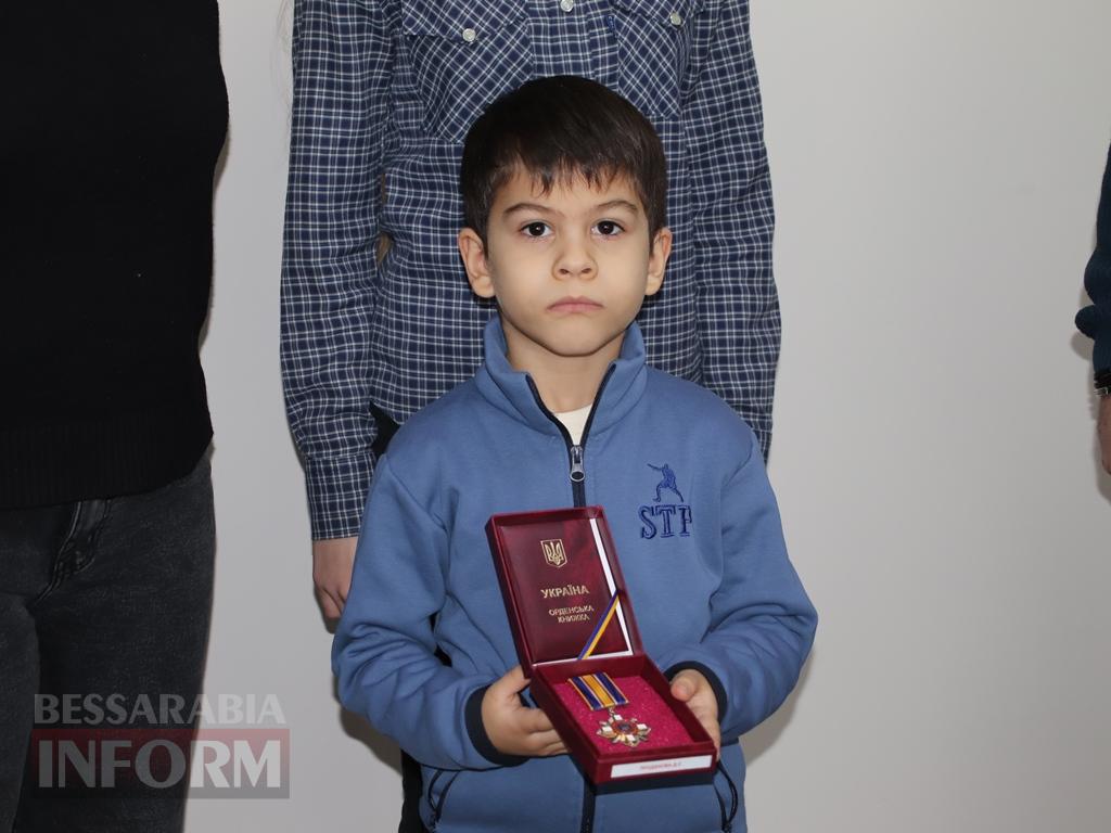 Орден ціною життя: у Болградській громаді посмертну нагороду Героя Дениса Проданова передали його родині