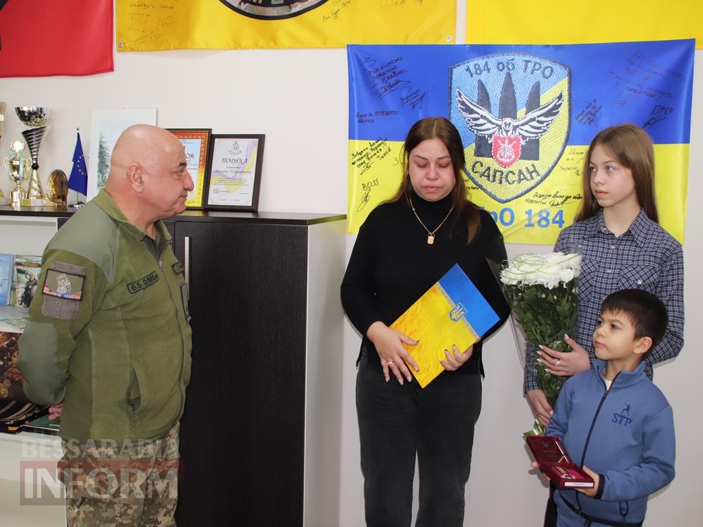 Орден ціною життя: у Болградській громаді посмертну нагороду Героя Дениса Проданова передали його родині