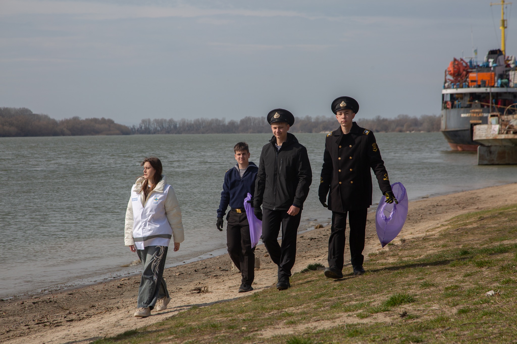 В Ізмаїлі близько ста осіб прибрали берег Дунаю