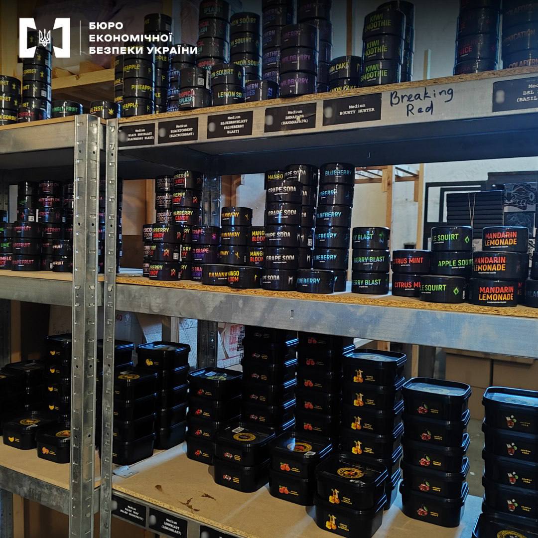 На Одещині група осіб організувала незаконний продаж тютюну для куріння кальяну