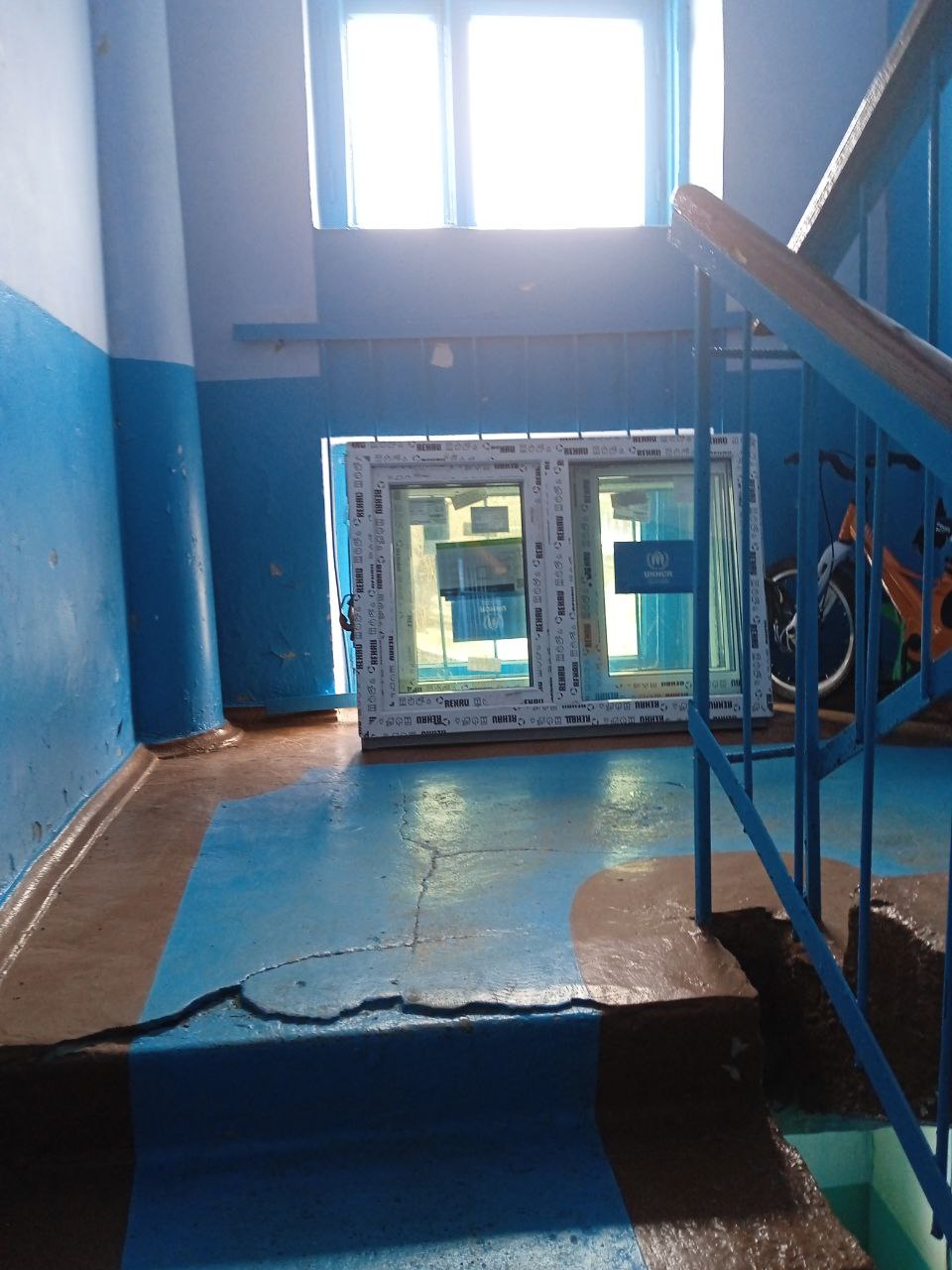 У  місті Татарбунари продовжують усувати наслідки ворожої ракетної атаки