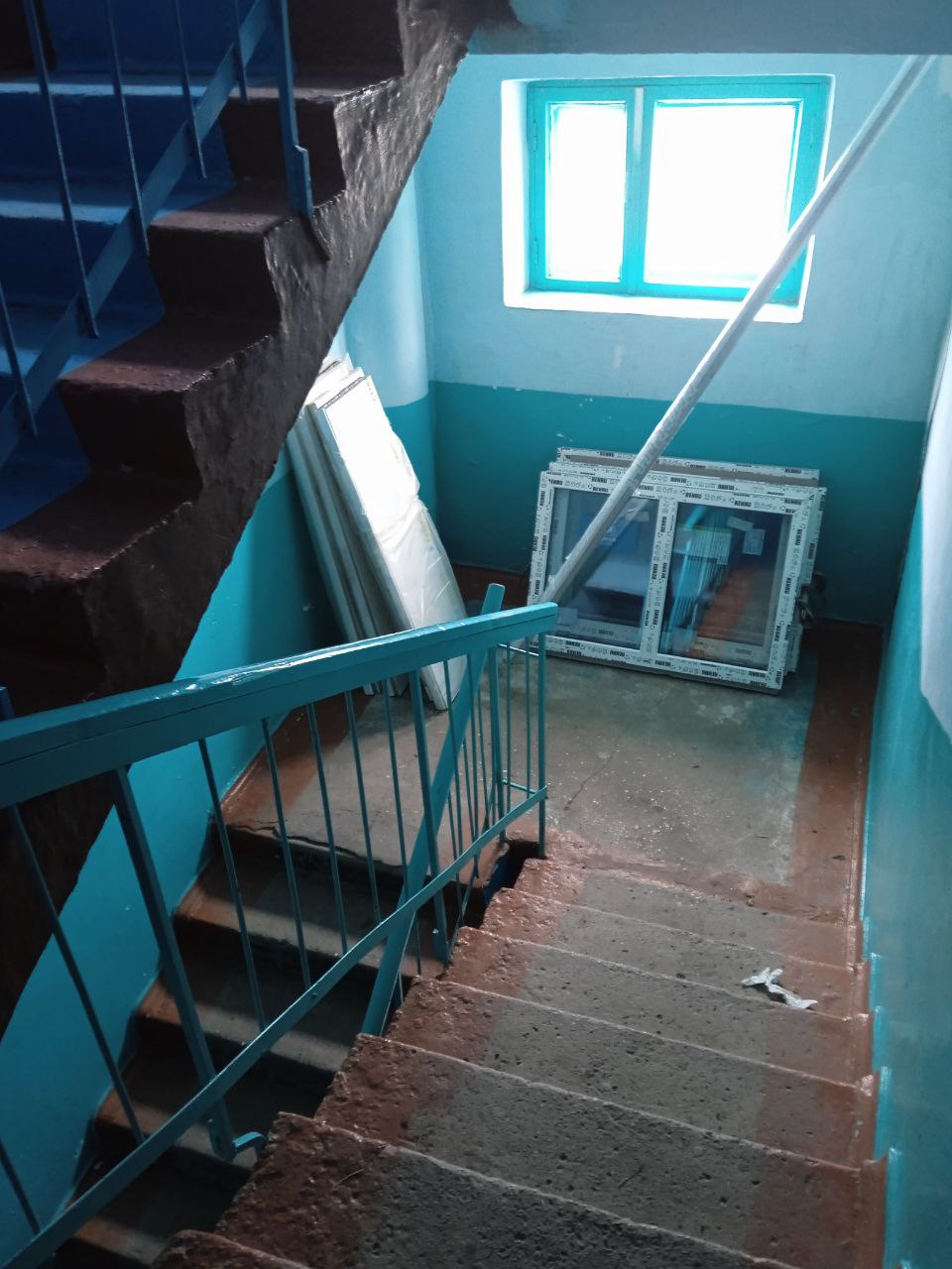 У  місті Татарбунари продовжують усувати наслідки ворожої ракетної атаки