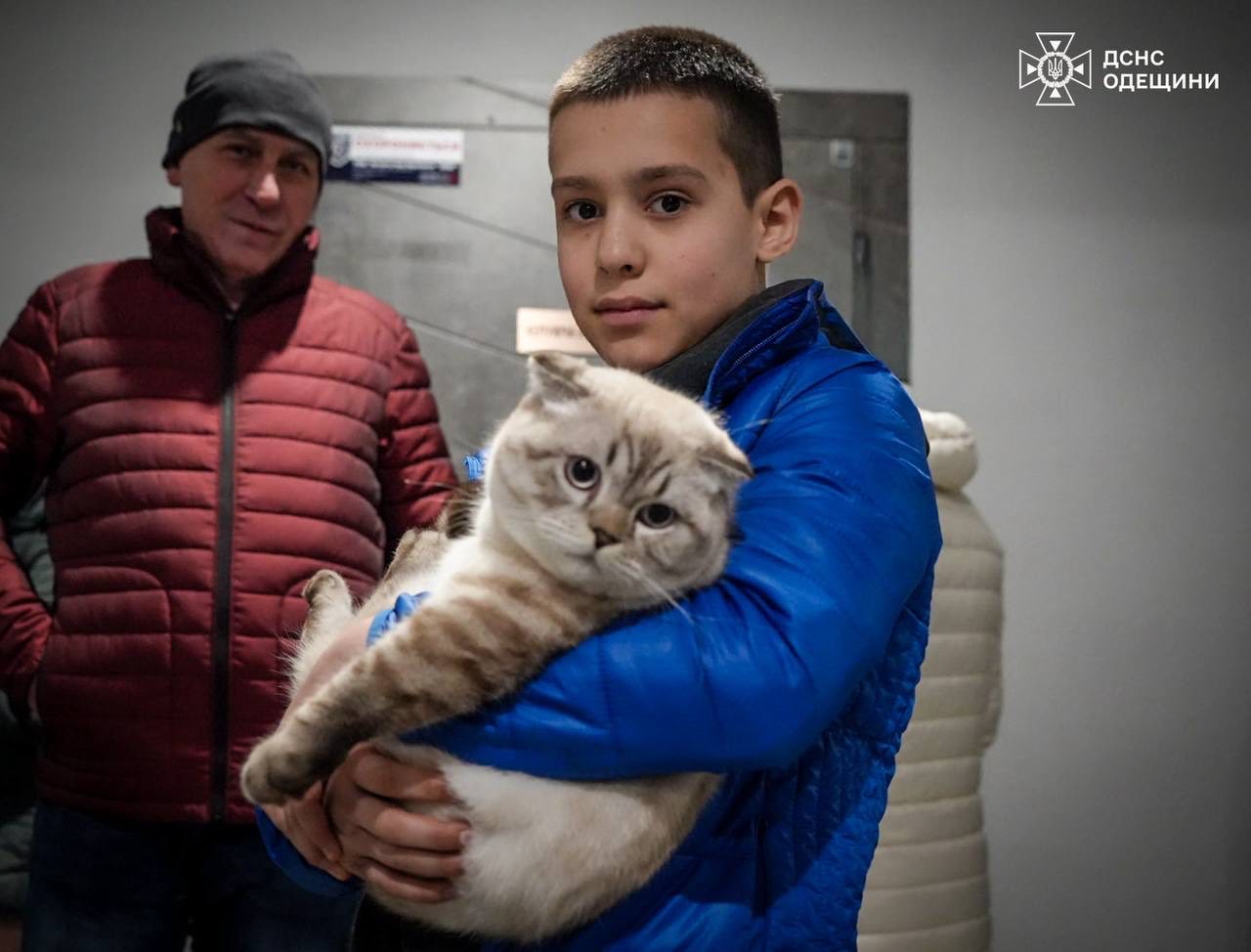 В Одесі ворог вдарив по житловому масиву: багато руйнувань та троє постраждалих