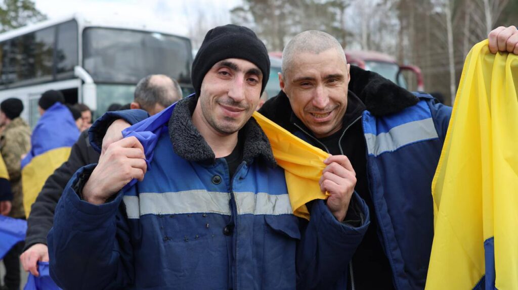 Другий день обміну: з російської неволі визволено 300 військових та двох цивільних українців