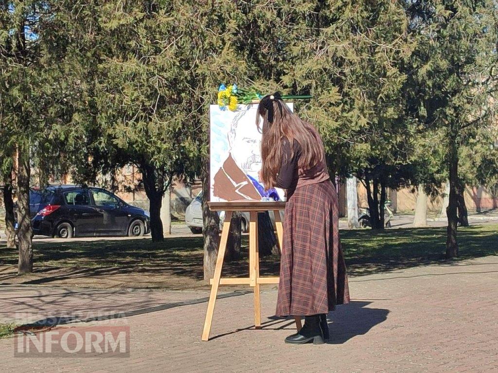 В Аккермані до дня народження Тараса Шевченка провели мистецький перформанс біля пам'ятника Кобзарю