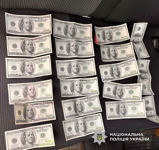 Житель Одещини намагався підкупити прикордонника та переправити родича за кордон