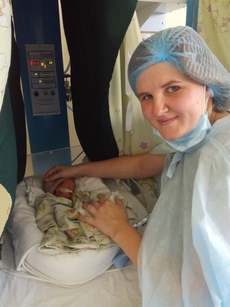 «Жити не буде»: як Олівія з Аккермана, яка народилася вагою 750 грамів, попри вирок лікарів, надихає допомагати іншим