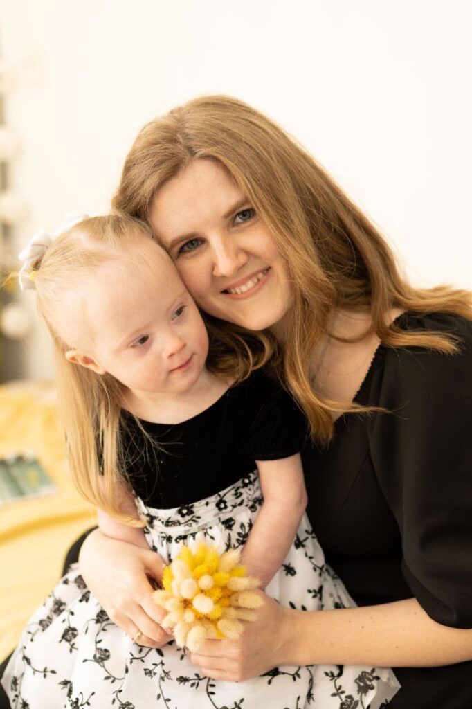 «Жити не буде»: як Олівія з Аккермана, яка народилася вагою 750 грамів, попри вирок лікарів, надихає допомагати іншим