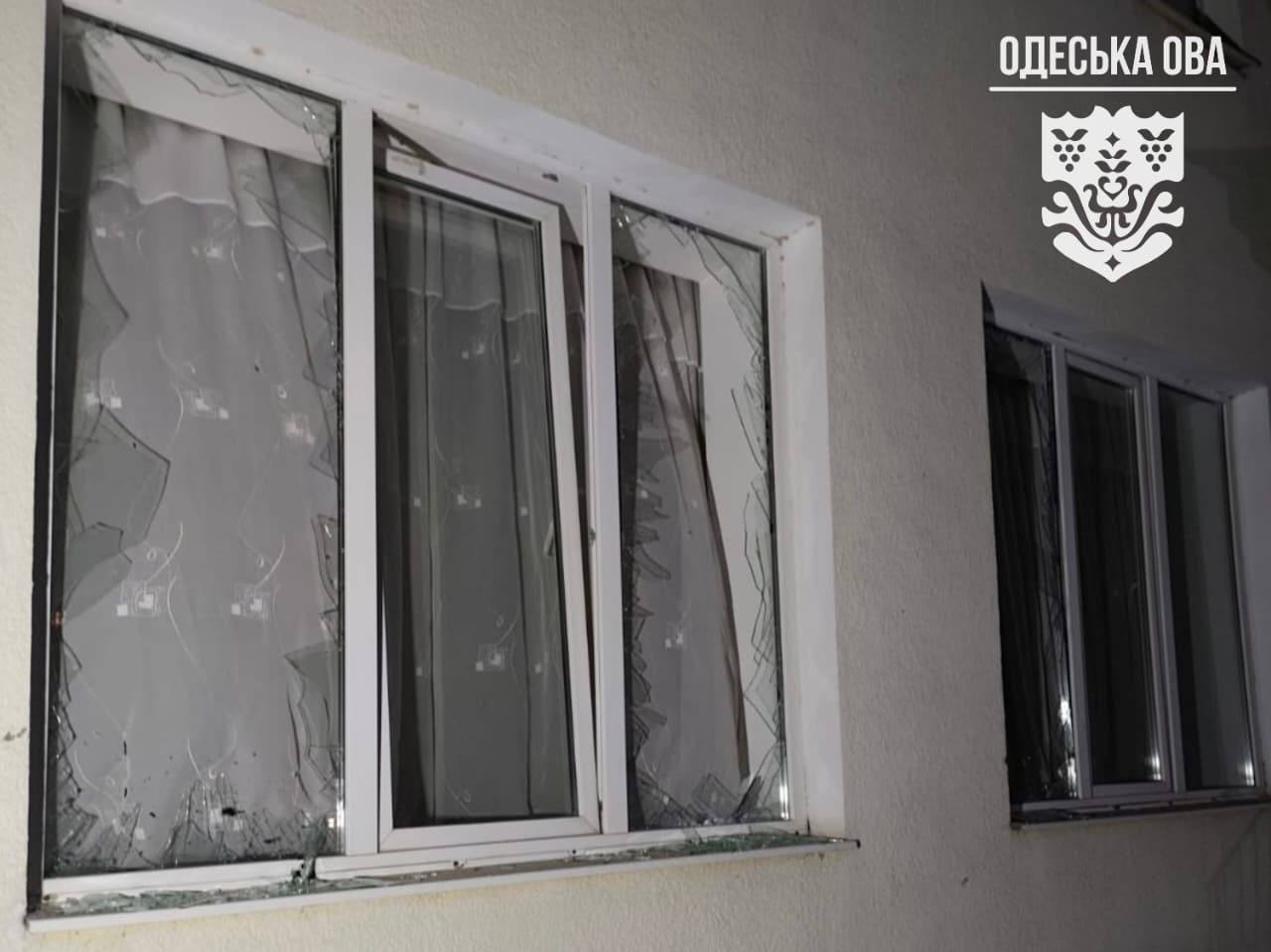 Внаслідок нічної ворожої атаки у Чорноморську пошкоджено дитячий садочок