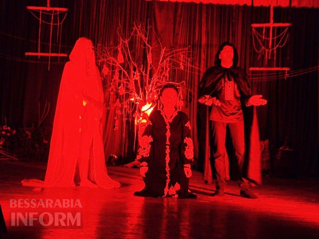 У Болграді відбулася прем’єра, яка змусила зал не дихати: «Чорна квітка» розквітла на сцені