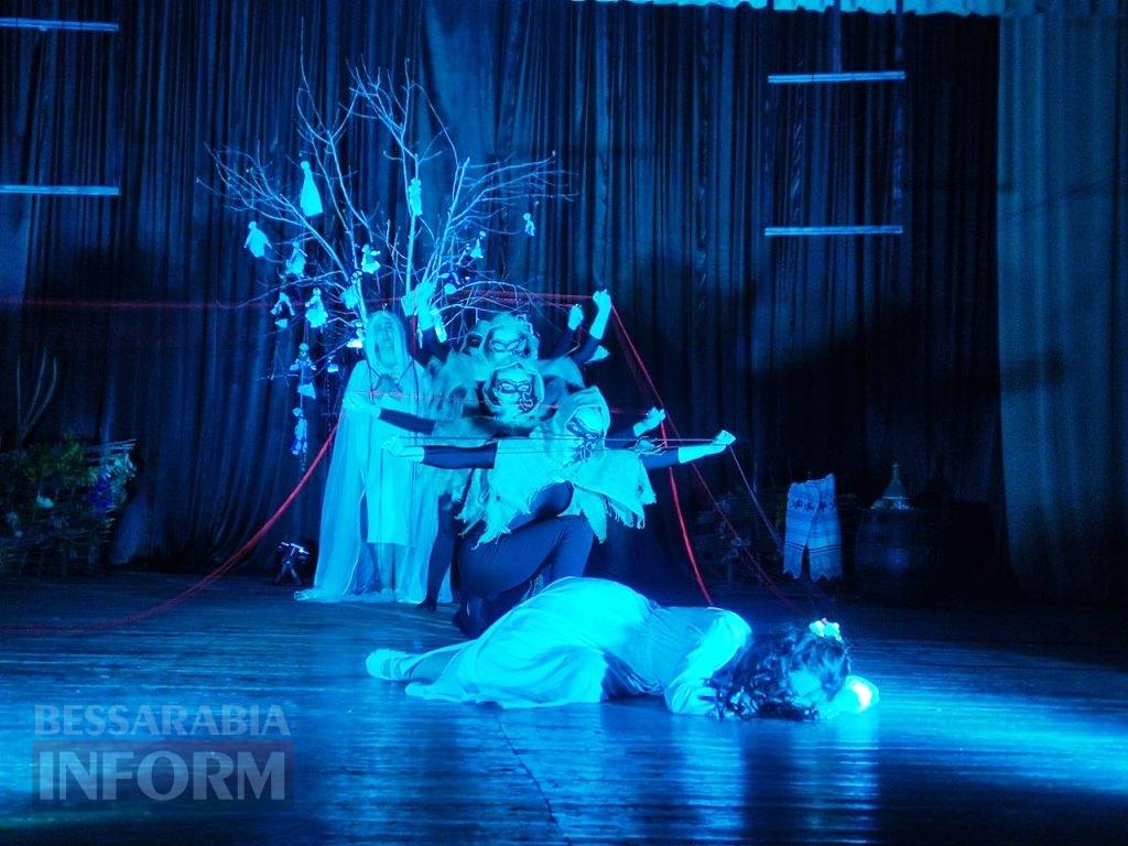 У Болграді відбулася прем’єра, яка змусила зал не дихати: «Чорна квітка» розквітла на сцені