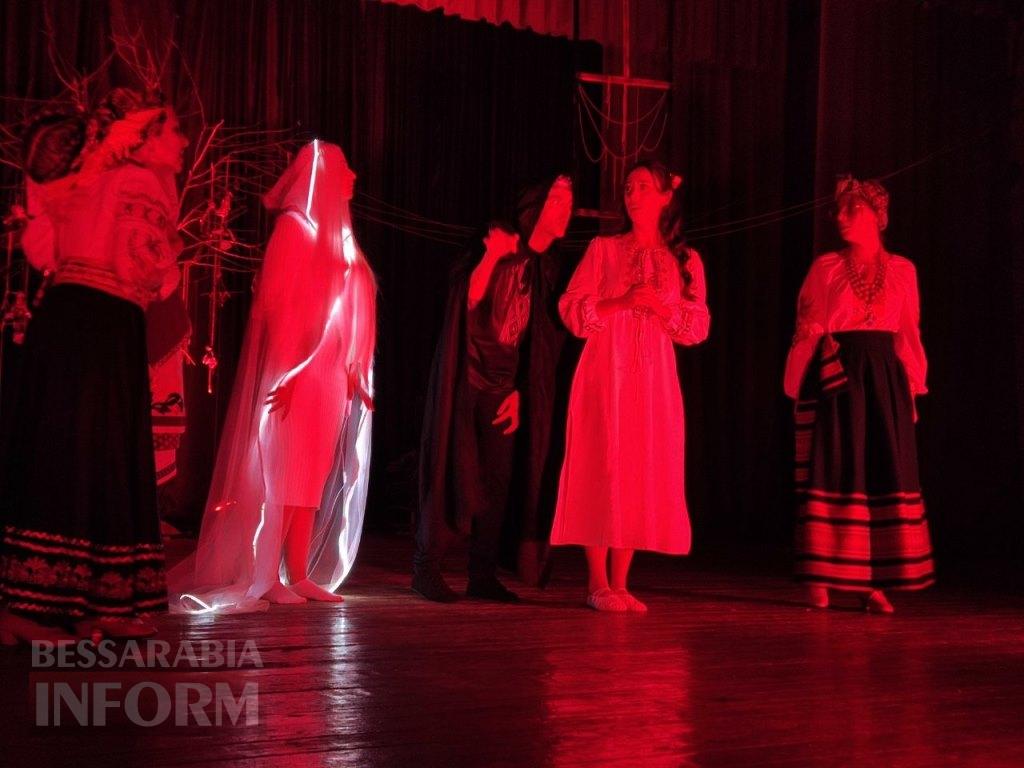 У Болграді відбулася прем’єра, яка змусила зал не дихати: «Чорна квітка» розквітла на сцені
