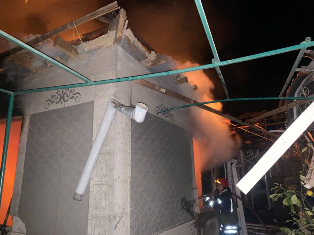 У Вилковому "шахед" зруйнував будинок: є постраждала, під завалами шукають ще одну людину