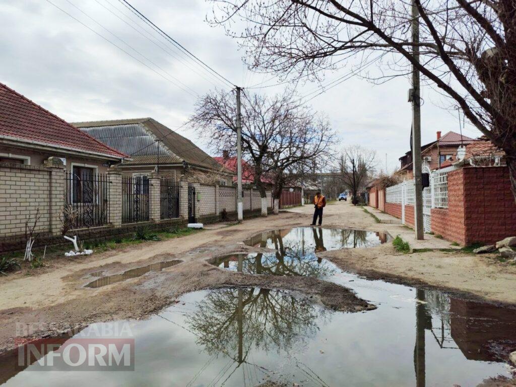 «Ми не можемо відчинити вікна!»: у провулку Франка в Аккермані через несправний колектор каналізація підступає до під’їздів