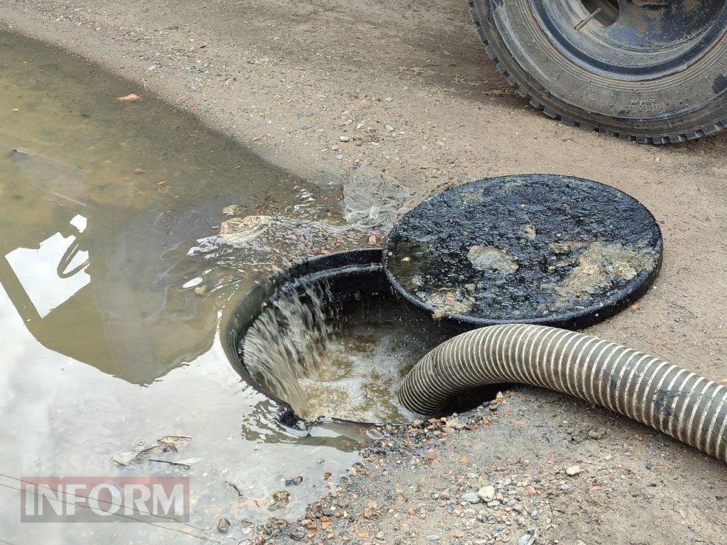 «Ми не можемо відчинити вікна!»: у провулку Франка в Аккермані через несправний колектор каналізація підступає до під’їздів