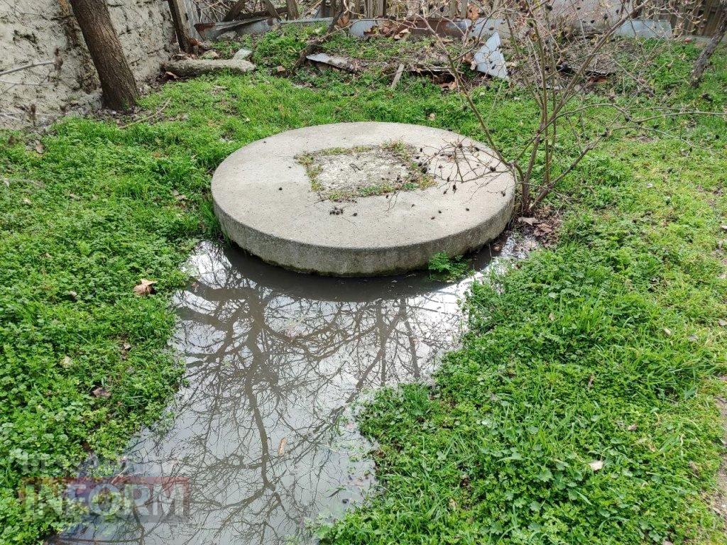 «Ми не можемо відчинити вікна!»: у провулку Франка в Аккермані через несправний колектор каналізація підступає до під’їздів