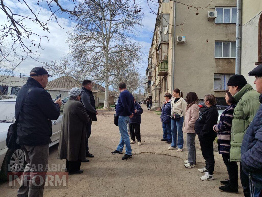 «Ми не можемо відчинити вікна!»: у провулку Франка в Аккермані через несправний колектор каналізація підступає до під’їздів
