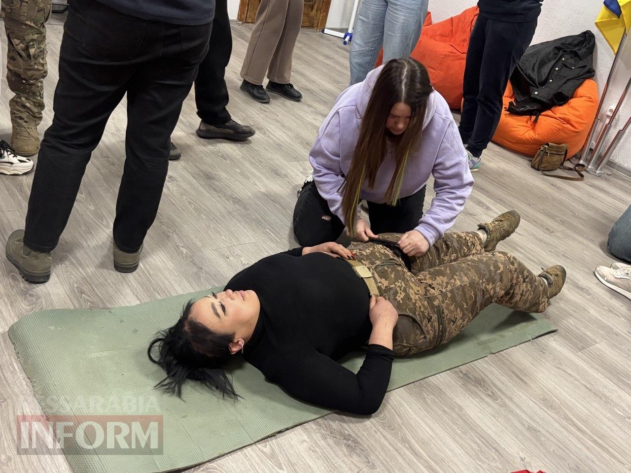Знання, що рятують: військові медики провели вишкіл для ізмаїльських волонтерів