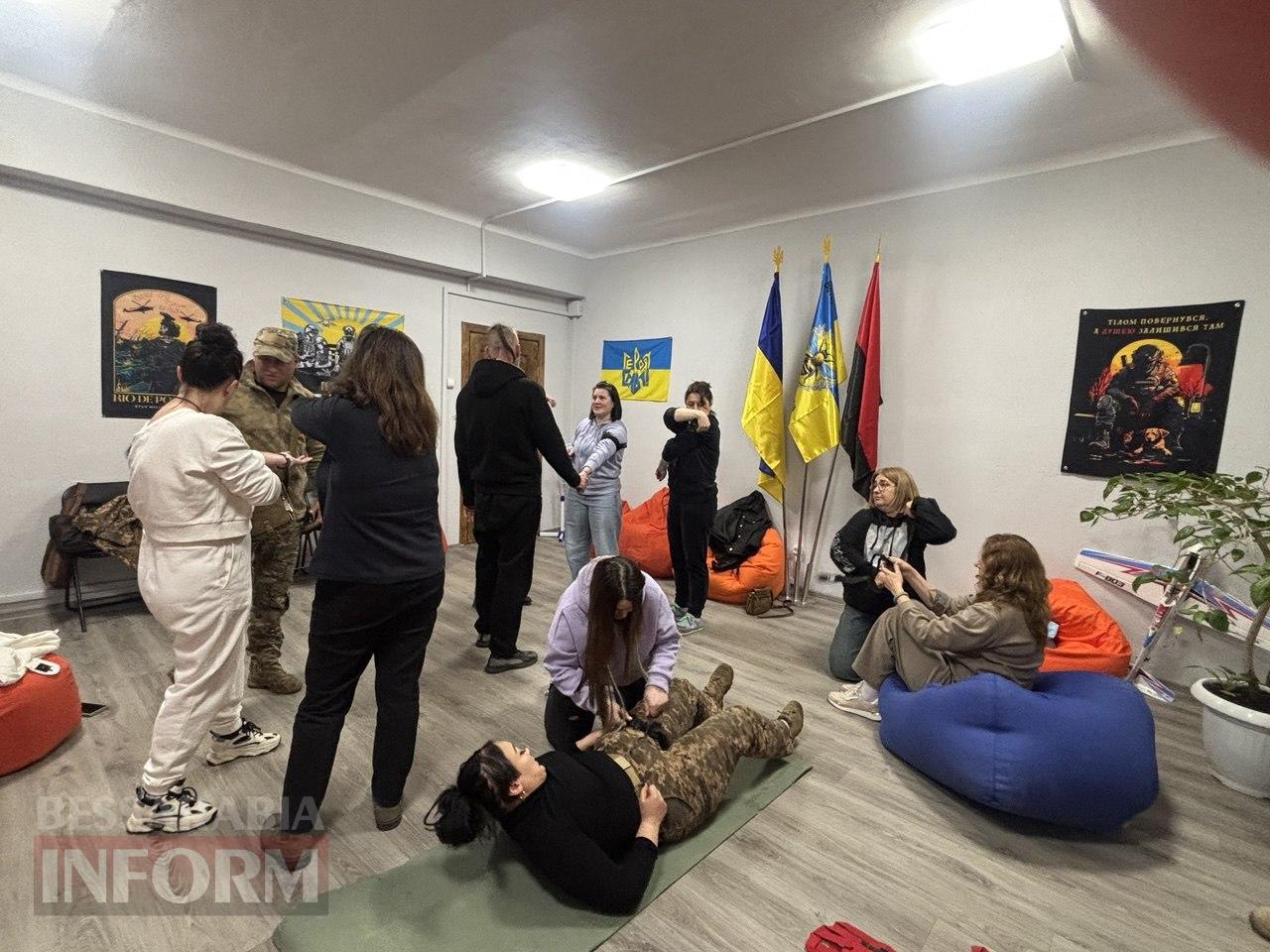 Знання, що рятують: військові медики провели вишкіл для ізмаїльських волонтерів