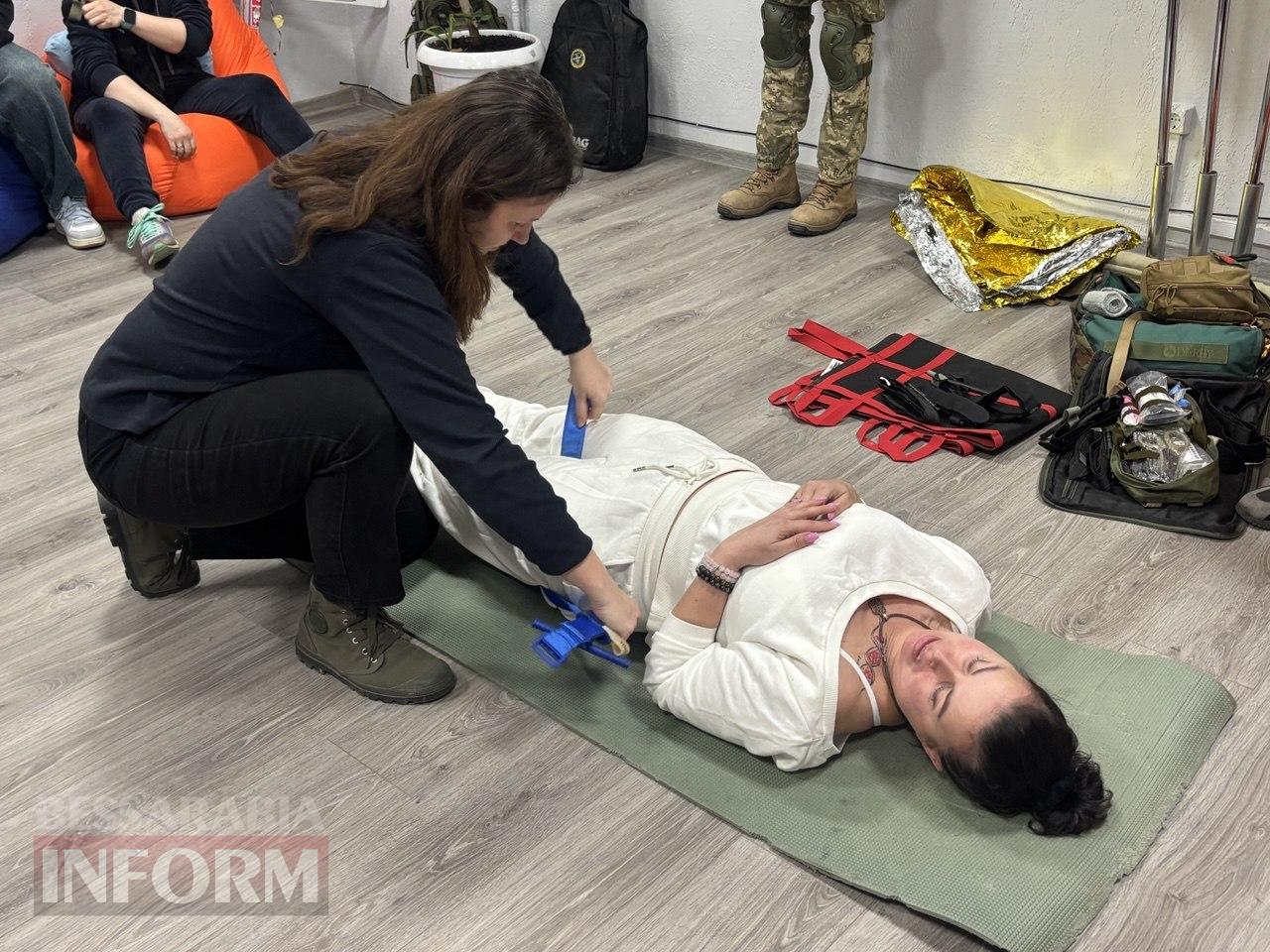 Знання, що рятують: військові медики провели вишкіл для ізмаїльських волонтерів