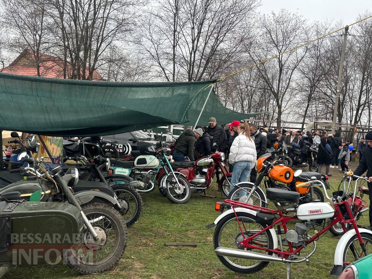 Ретро-техніка, силачі та частування: на Арцизькому кінному дворі пройшов масштабний ярмарок