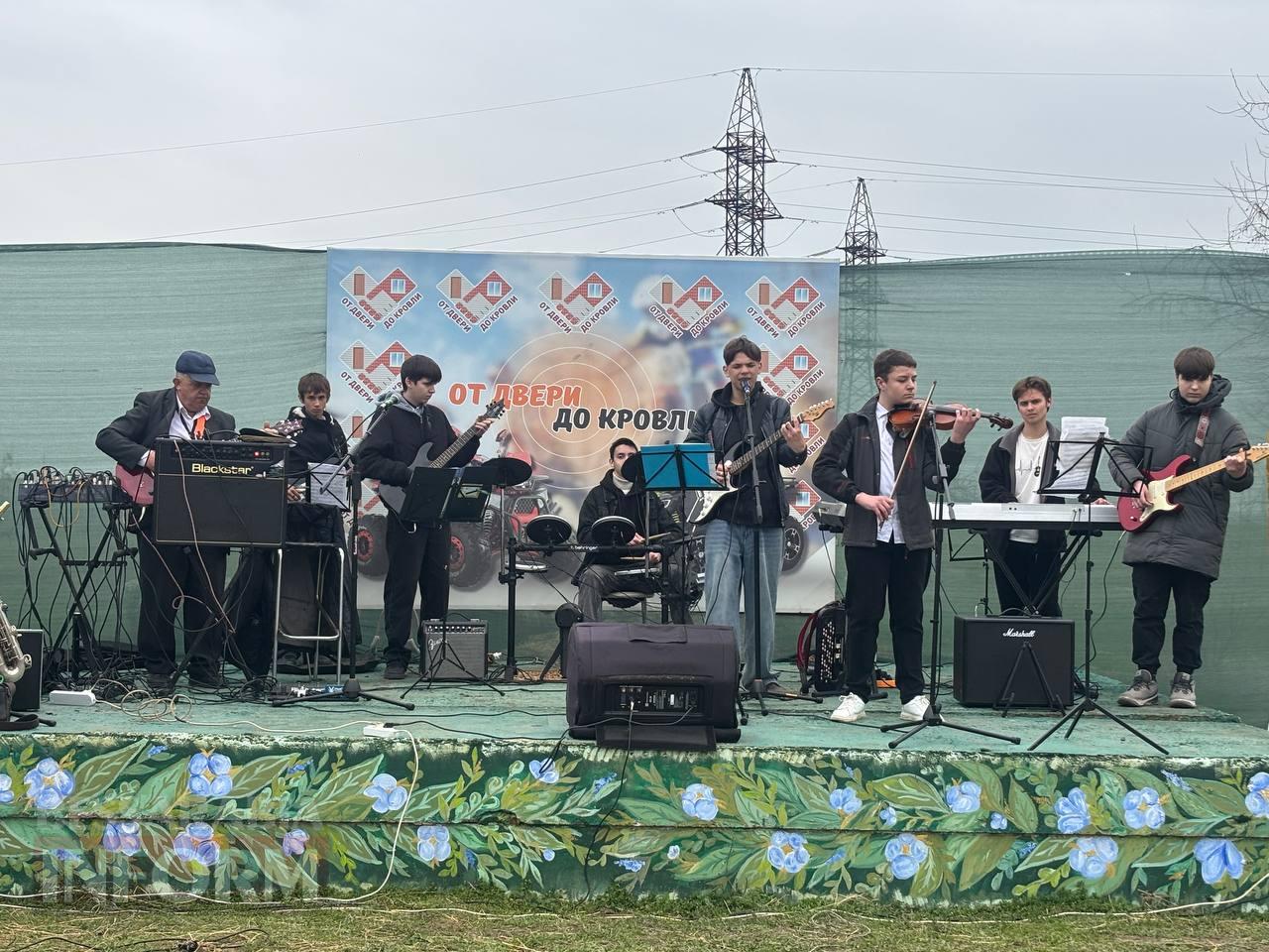 Ретро-техніка, силачі та частування: на Арцизькому кінному дворі пройшов масштабний ярмарок