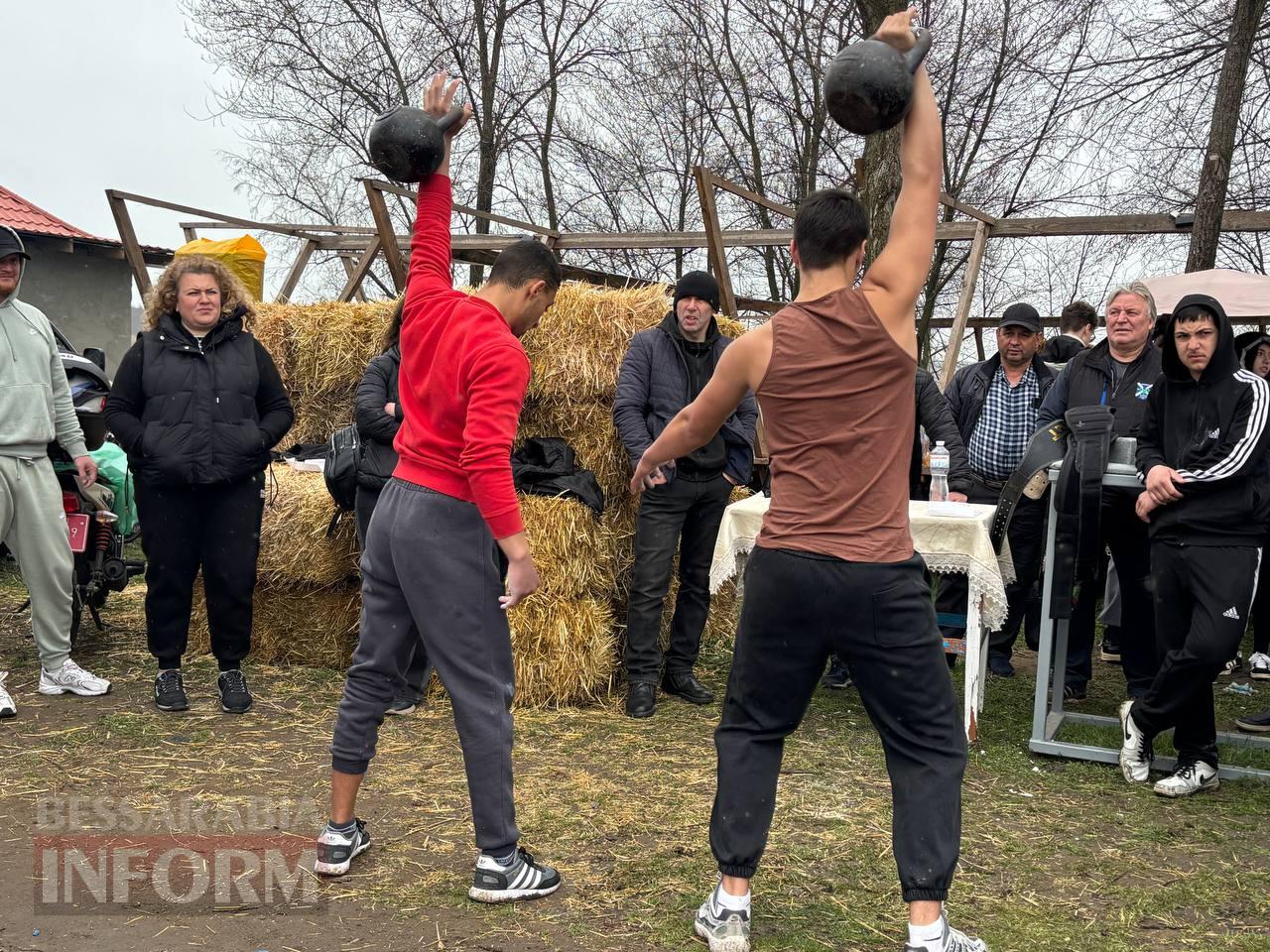 Ретро-техніка, силачі та частування: на Арцизькому кінному дворі пройшов масштабний ярмарок