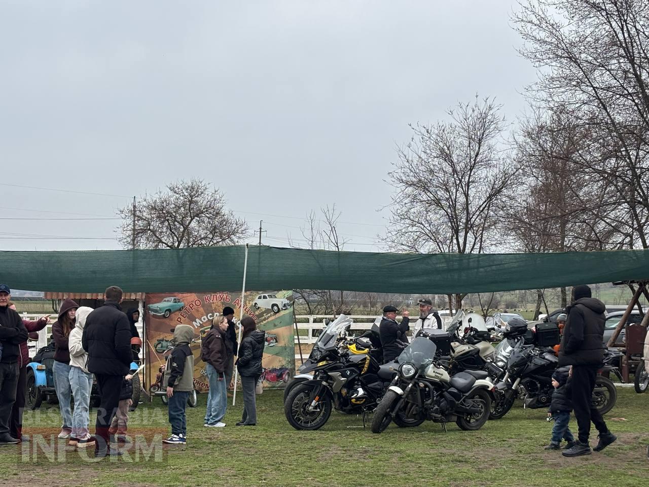 Ретро-техніка, силачі та частування: на Арцизькому кінному дворі пройшов масштабний ярмарок