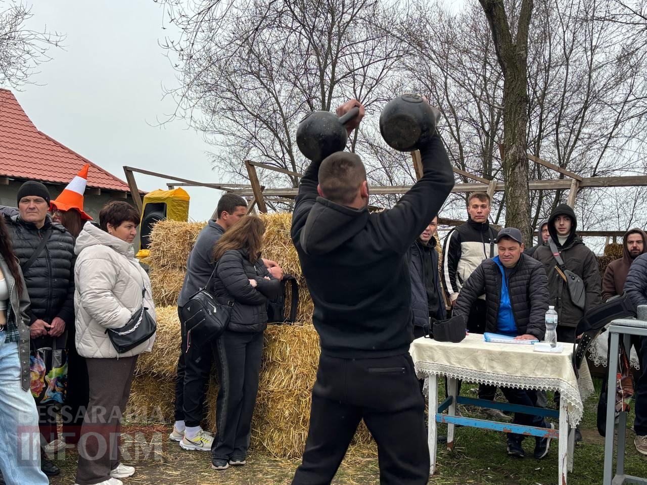 Ретро-техніка, силачі та частування: на Арцизькому кінному дворі пройшов масштабний ярмарок