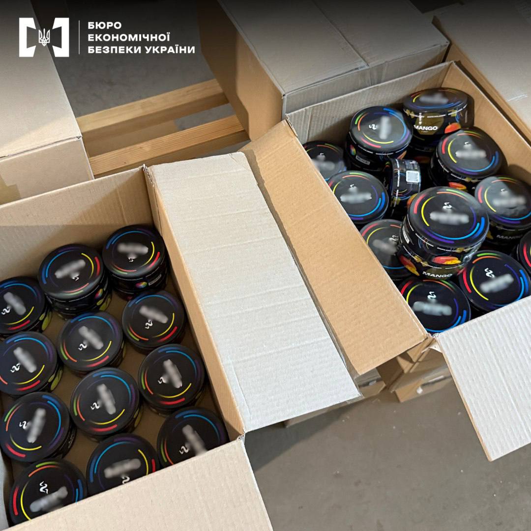 На Одещині група осіб організувала незаконний продаж тютюну для куріння кальяну