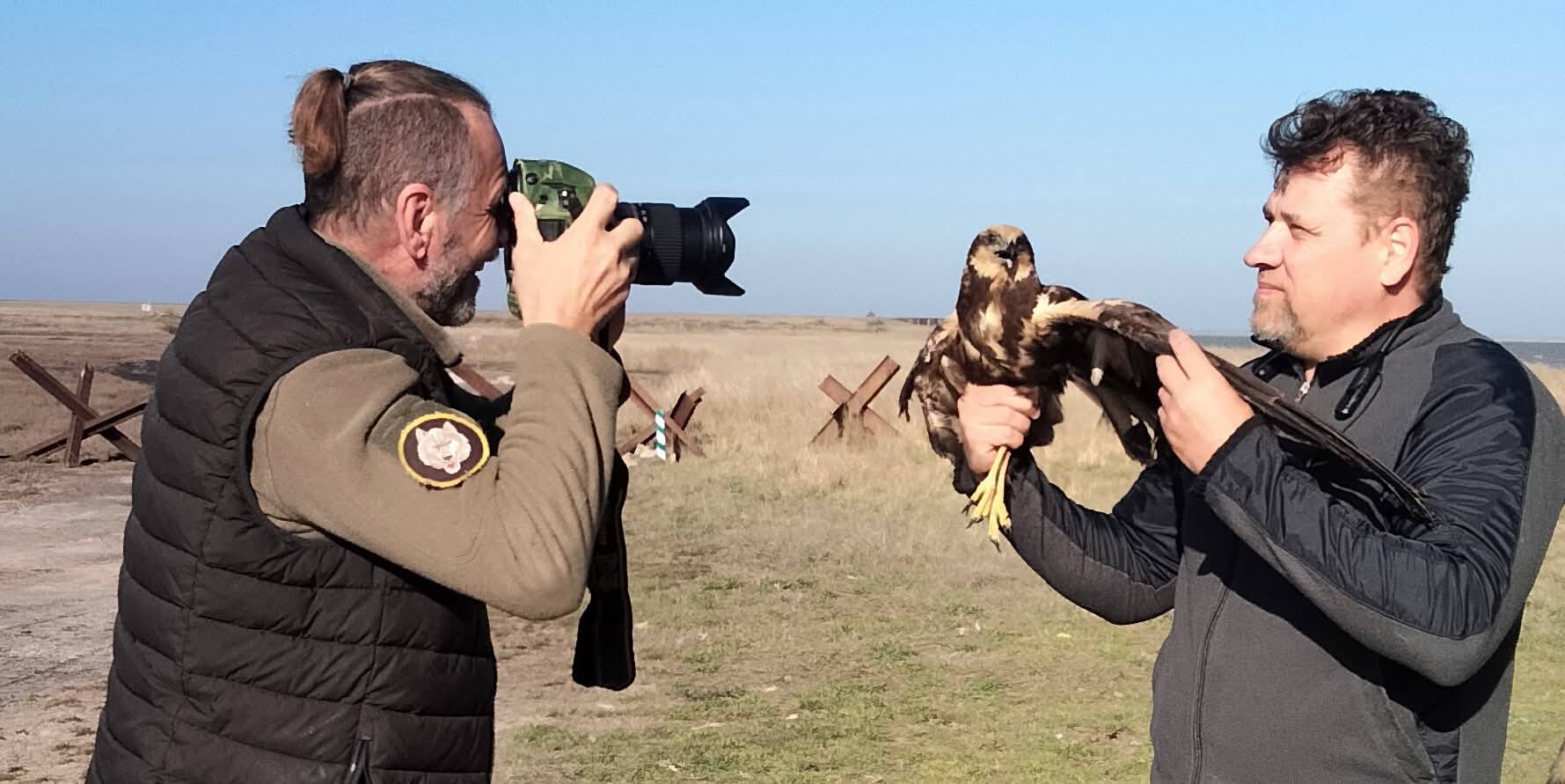 Врятованого в Ізмаїлі володаря неба випустили в дику природу