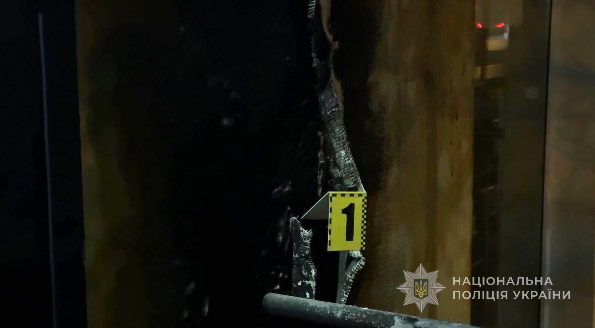 Підпалив поштове відділення та автомобіль сусіда: на лаву підсудних відправлено мешканця Одещини