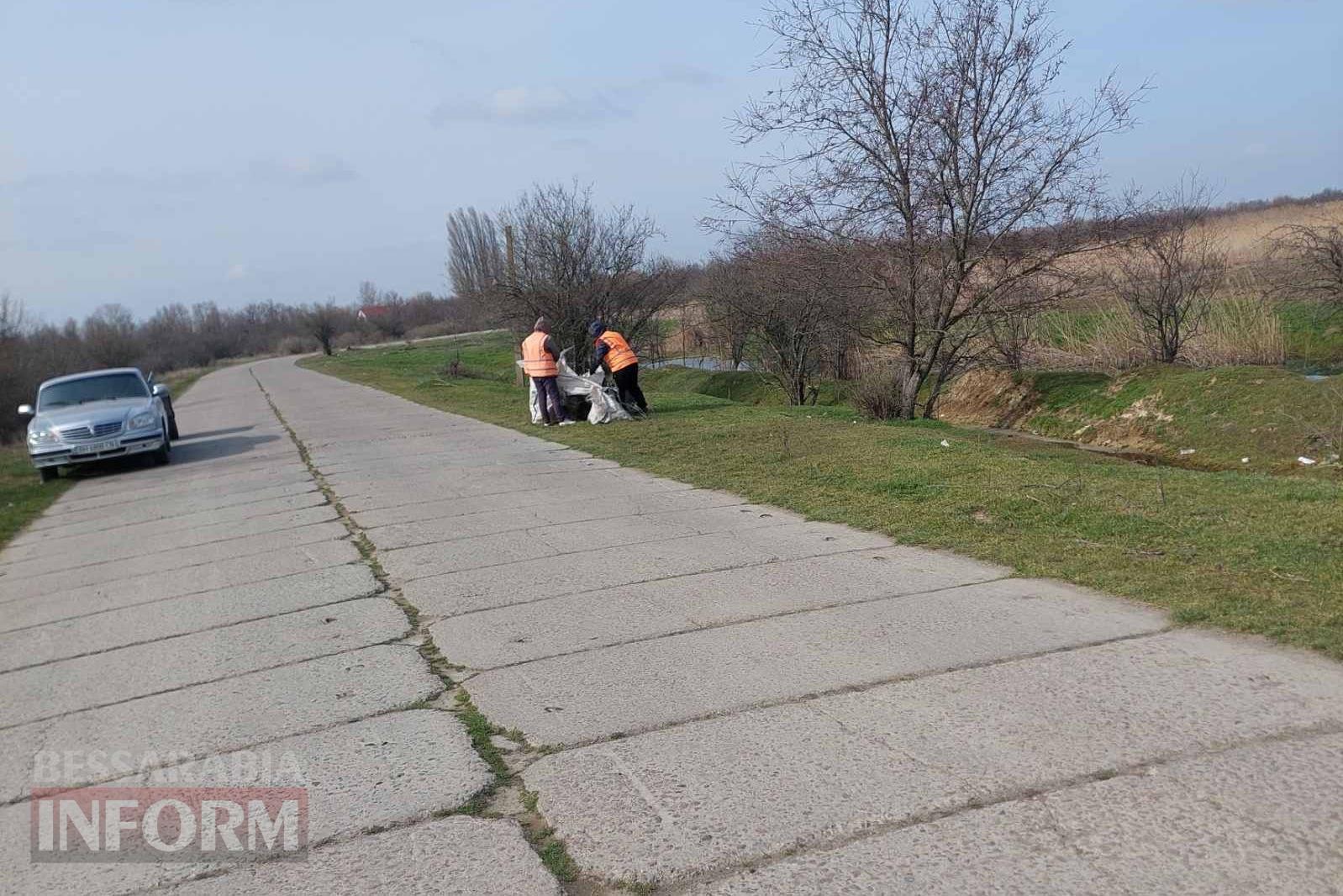 За день вдалося прибрати лише половину: Кілійські комунальники вчергове ліквідовують стихійне сміттєзвалище неподалік Дунаю