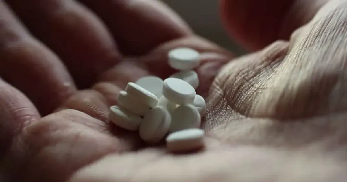 У селі Ізмаїльського району 14-річна дівчина наковталась пігулок через смерть улюбленця