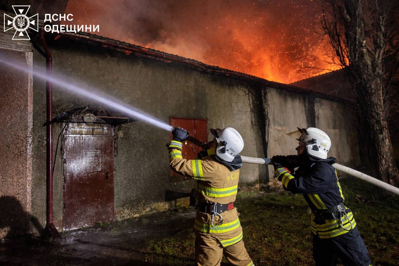 У селищі Болградського району сталася масштабна пожежа на території ліцею